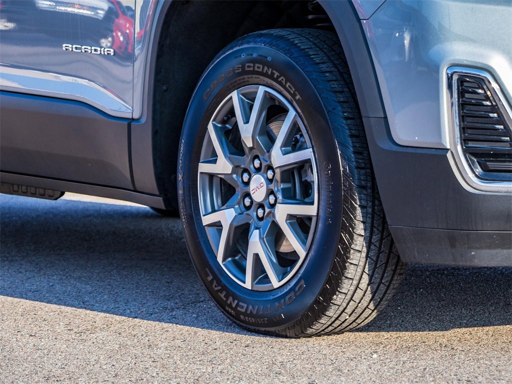 Used 2023 GMC Acadia SLE w/ Driver Convenience Package image 2