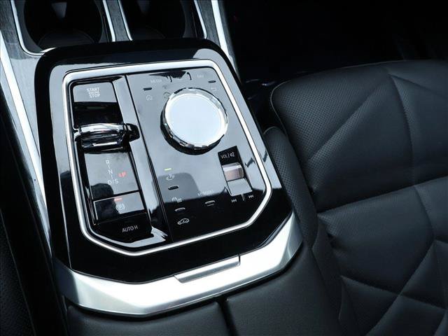 Certified 2025 BMW 740i xDrive AWD/4WD image 19