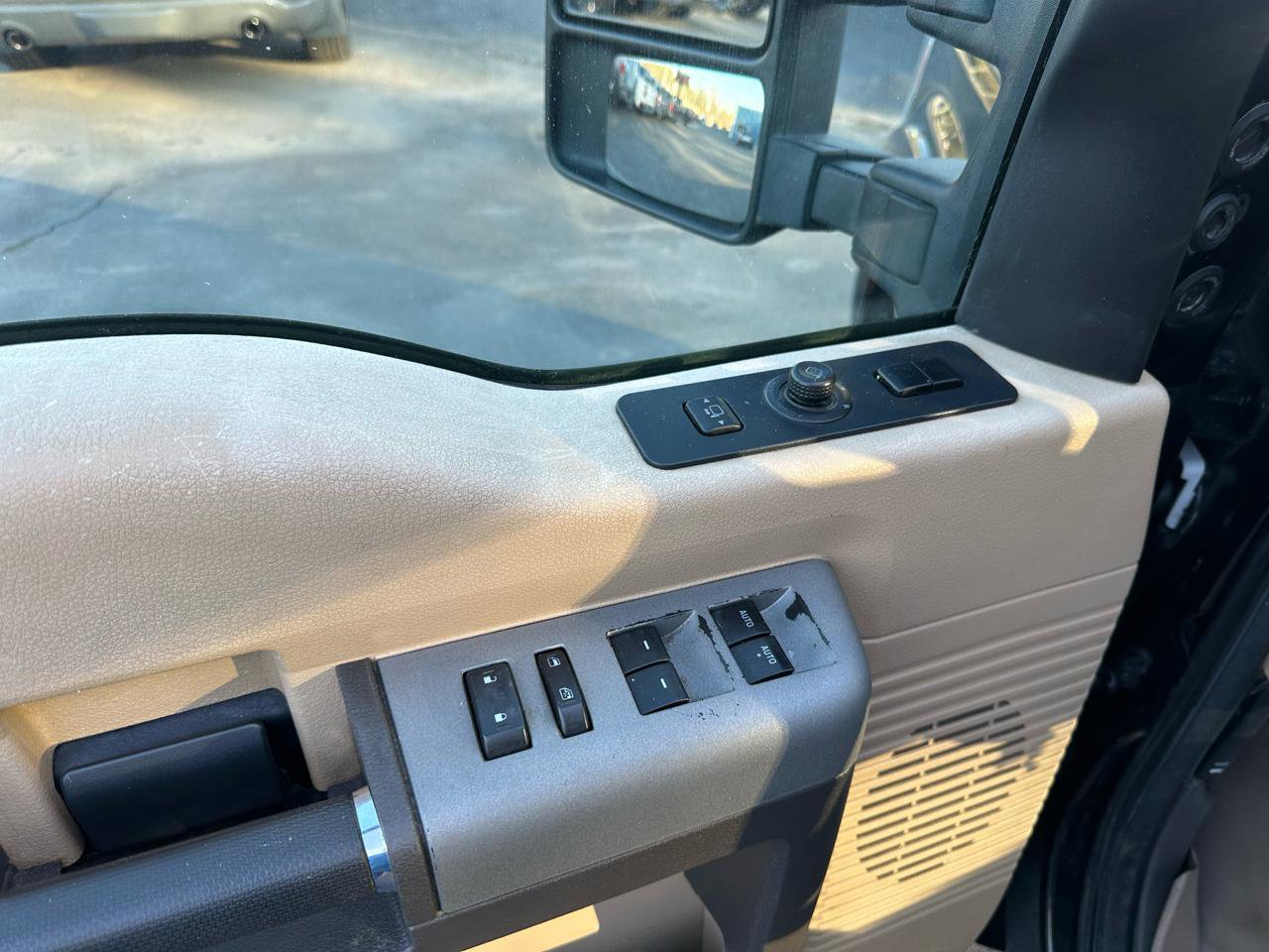 Used 2015 Ford F250 Lariat w/ Lariat Ultimate Package AWD/4WD image 9