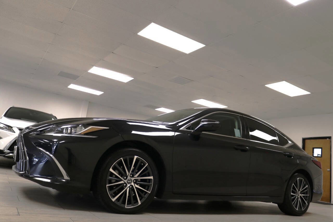 Used 2023 Lexus ES 350 w/ Premium Package image 9