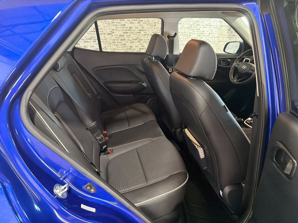 Certified 2024 Hyundai Venue Limited FWD image 12