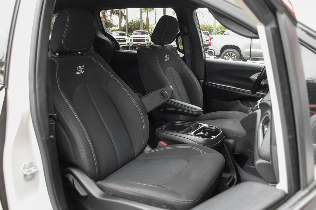 Used 2021 Chrysler Pacifica Touring w/ S Appearance Package image 37