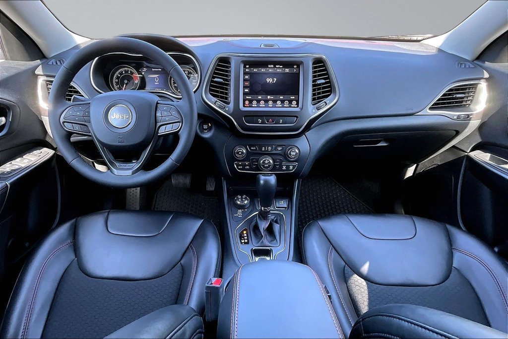 Used 2022 Jeep Cherokee Trailhawk w/ Comfort/Convenience Group AWD/4WD image 9