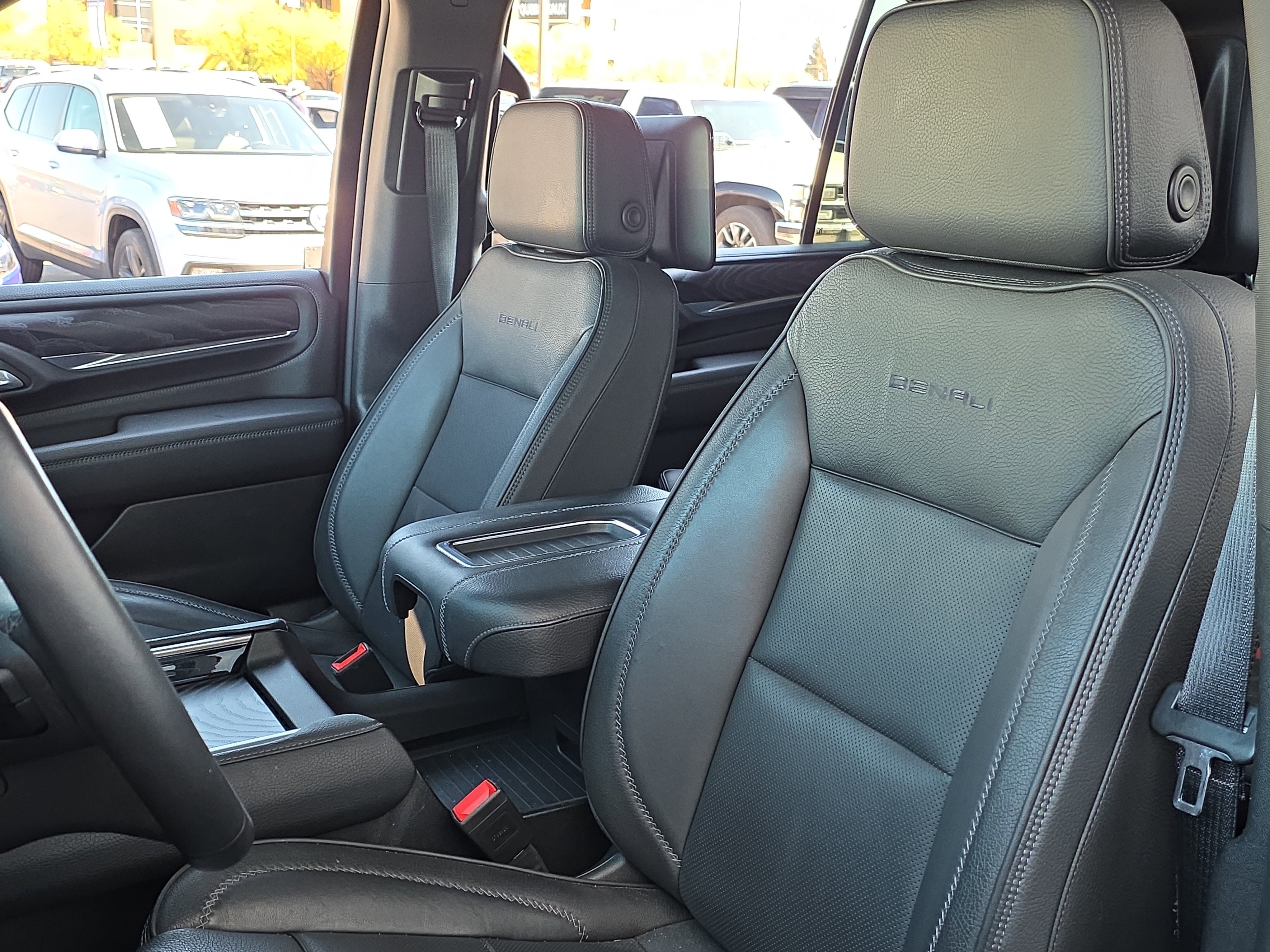 Used 2024 GMC Yukon XL Denali w/ Advanced Technology Package image 13