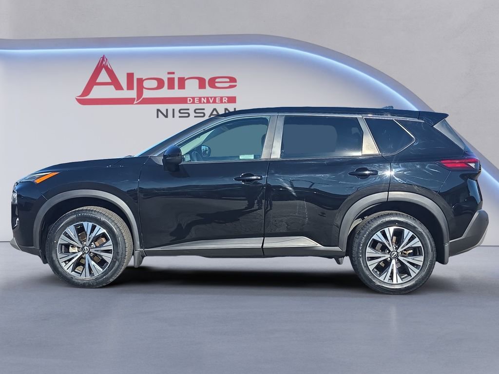 Used 2022 Nissan Rogue SV image 2