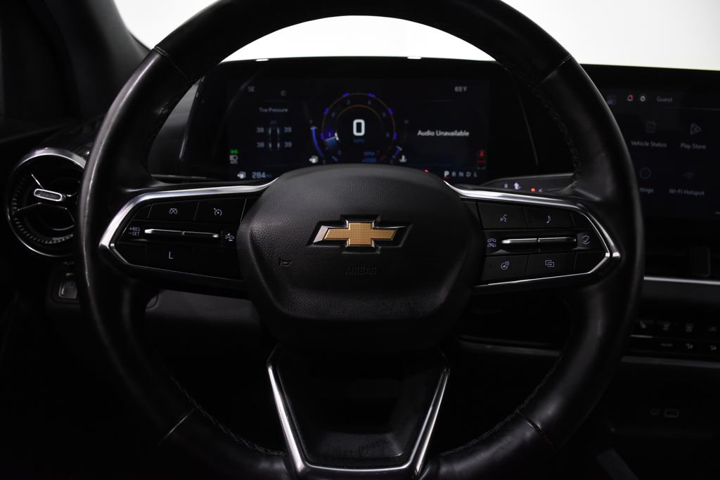 Used 2025 Chevrolet Equinox LT FWD image 12