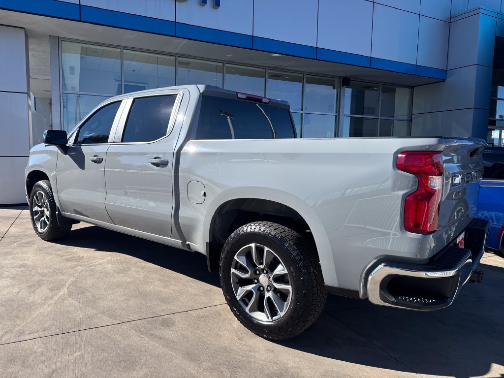 Used 2024 Chevrolet Silverado 1500 LT AWD/4WD image 3