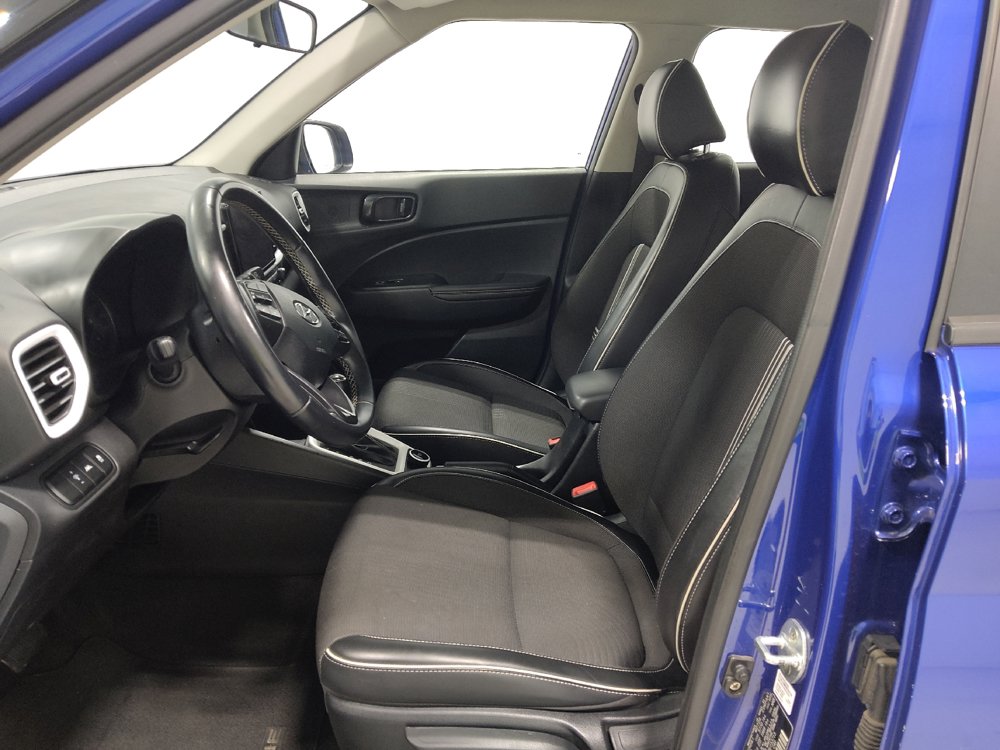 Used 2022 Hyundai Venue Limited FWD image 17