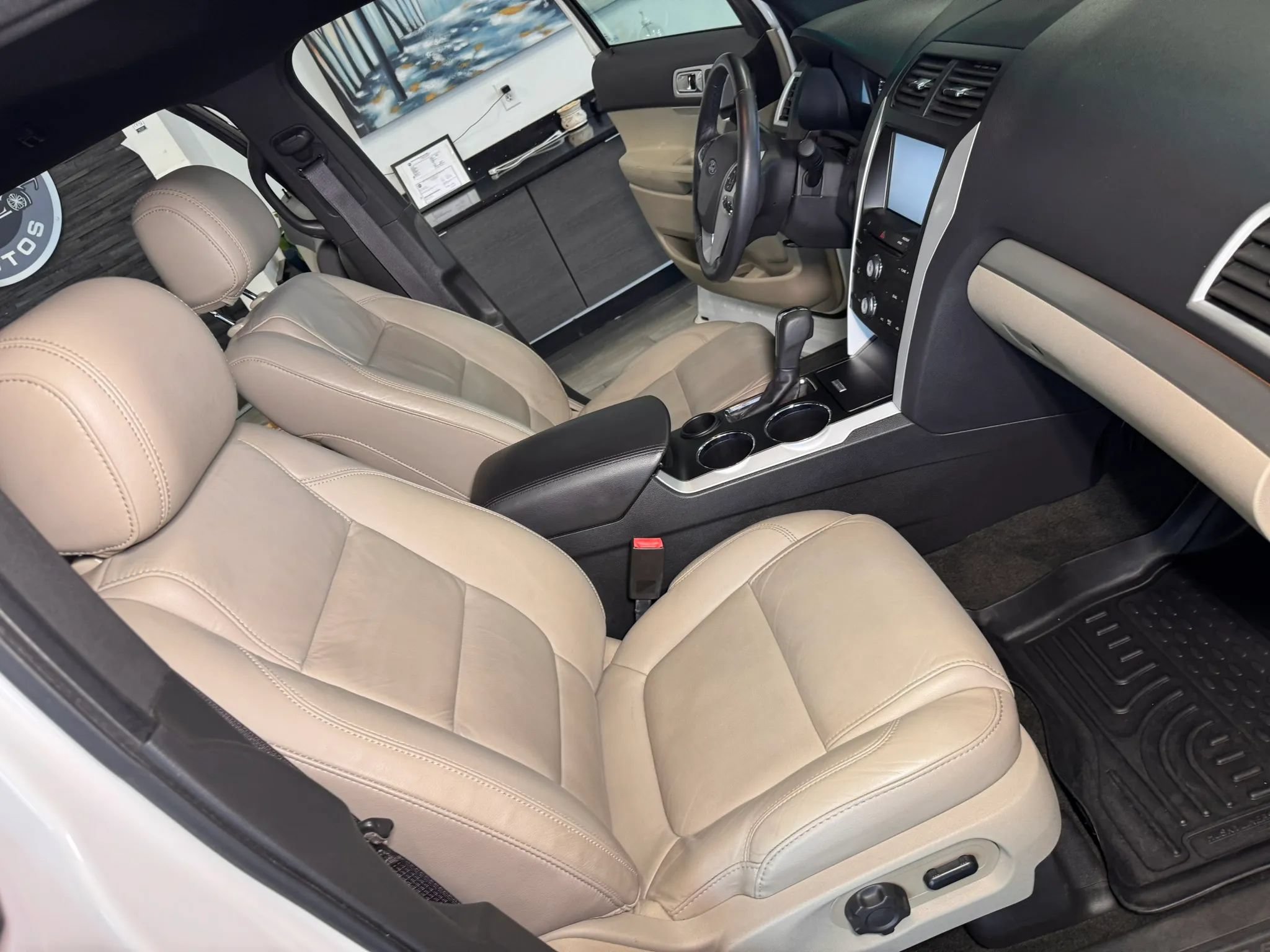 Used 2014 Ford Explorer XLT w/ Equipment Group 202A FWD image 28
