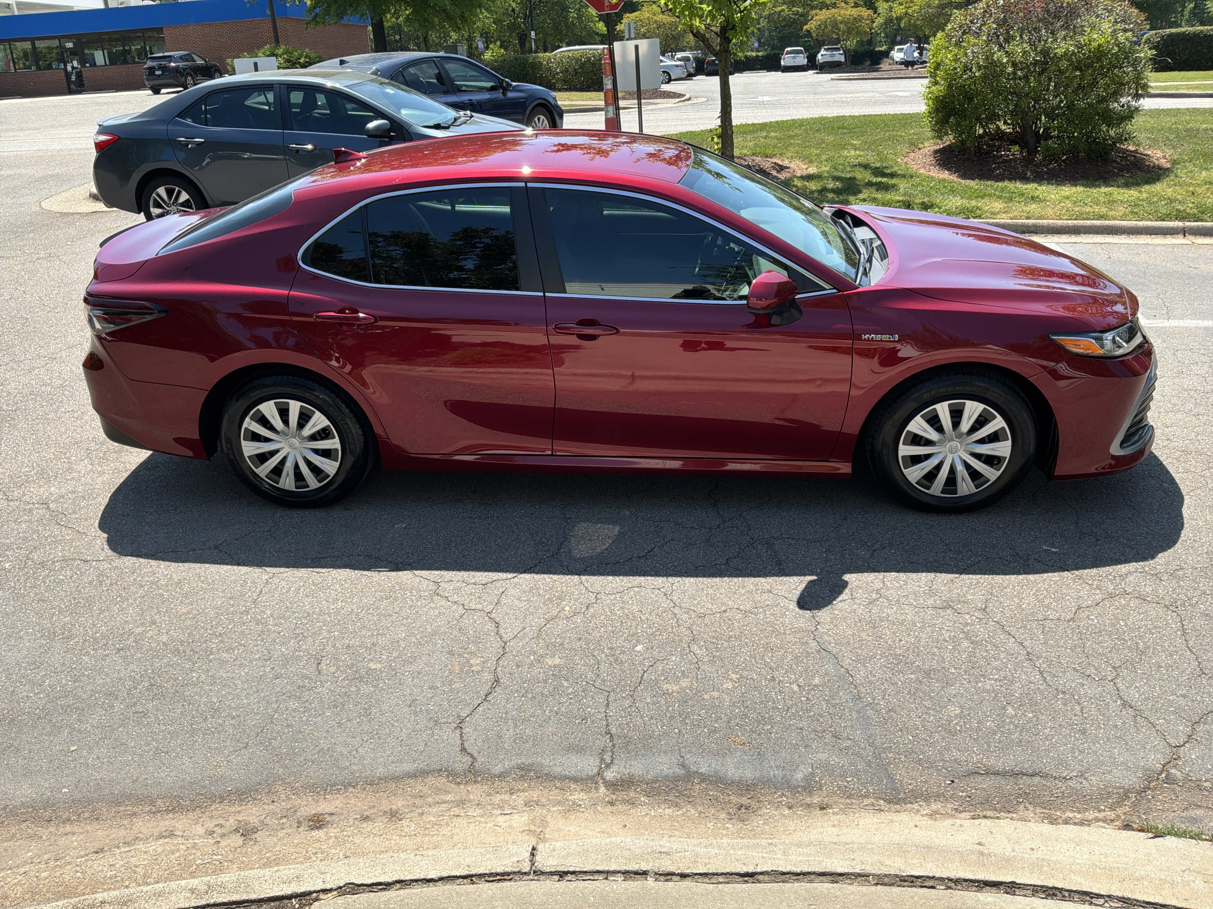 Used 2021 Toyota Camry LE image 11