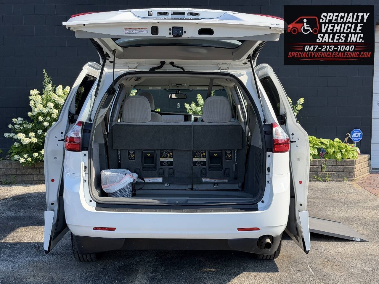 Used 2016 Toyota Sienna LE FWD image 24
