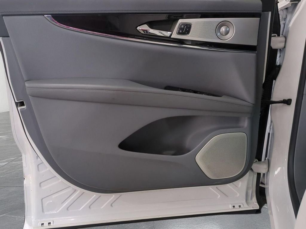 Certified 2022 Lincoln Nautilus Reserve w/ Equipment Group 202A image 15