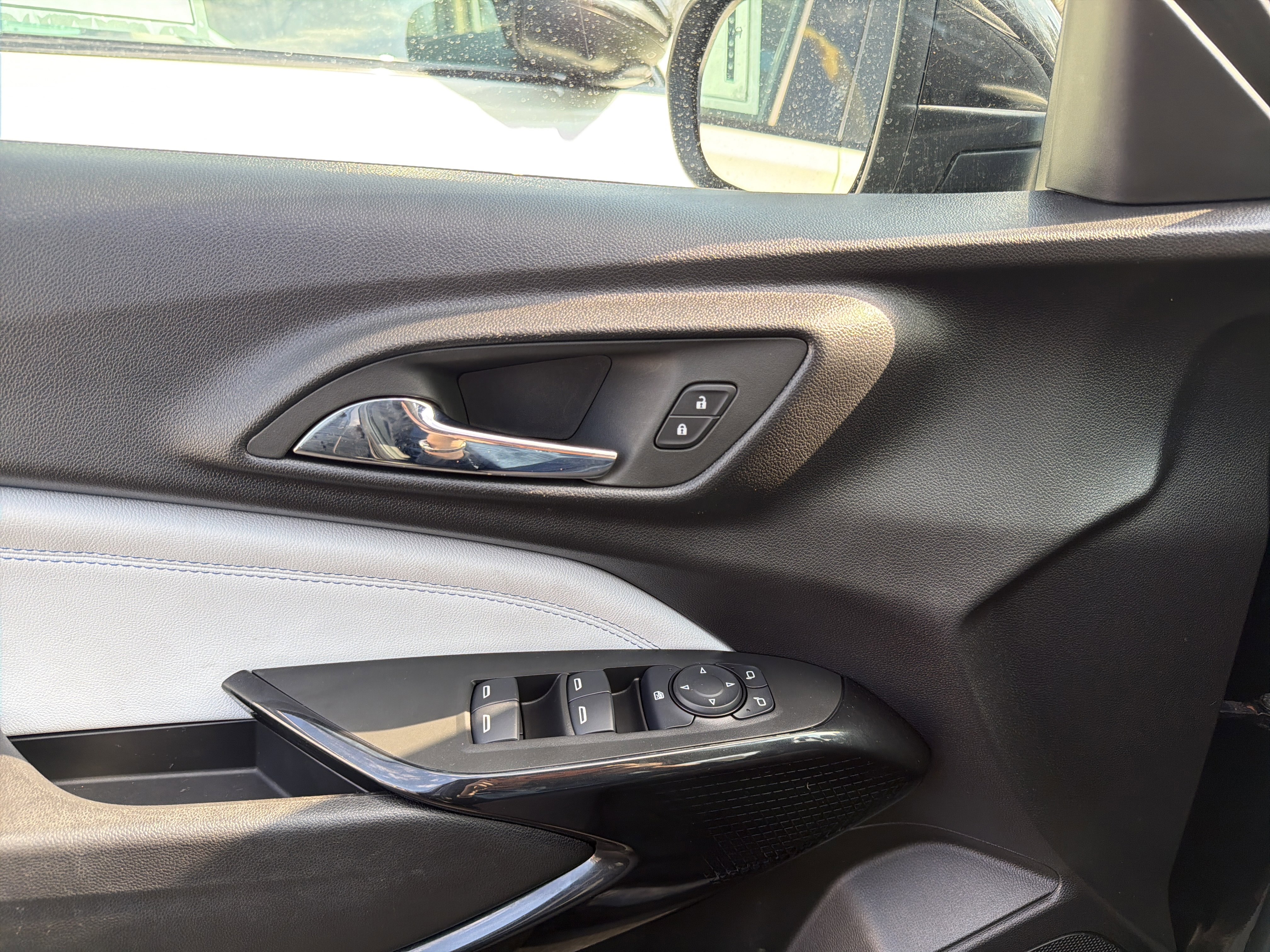 Used 2024 Chevrolet Trax LT w/ Driver Confidence Package FWD image 13