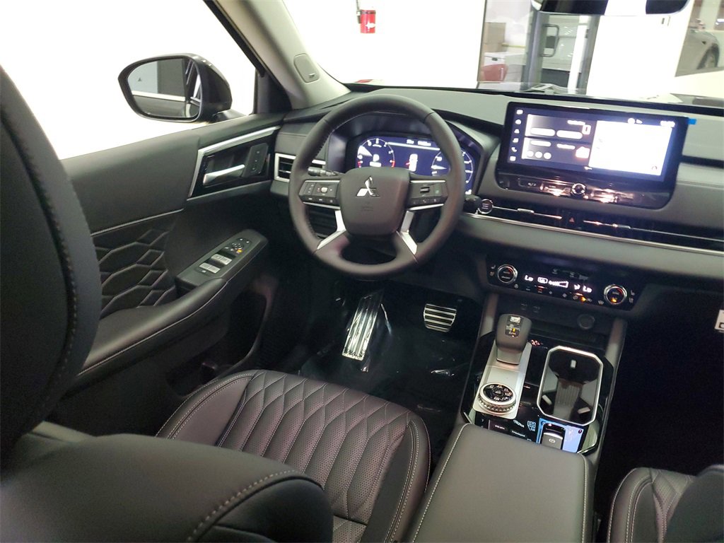 New 2025 Mitsubishi Outlander SEL image 14