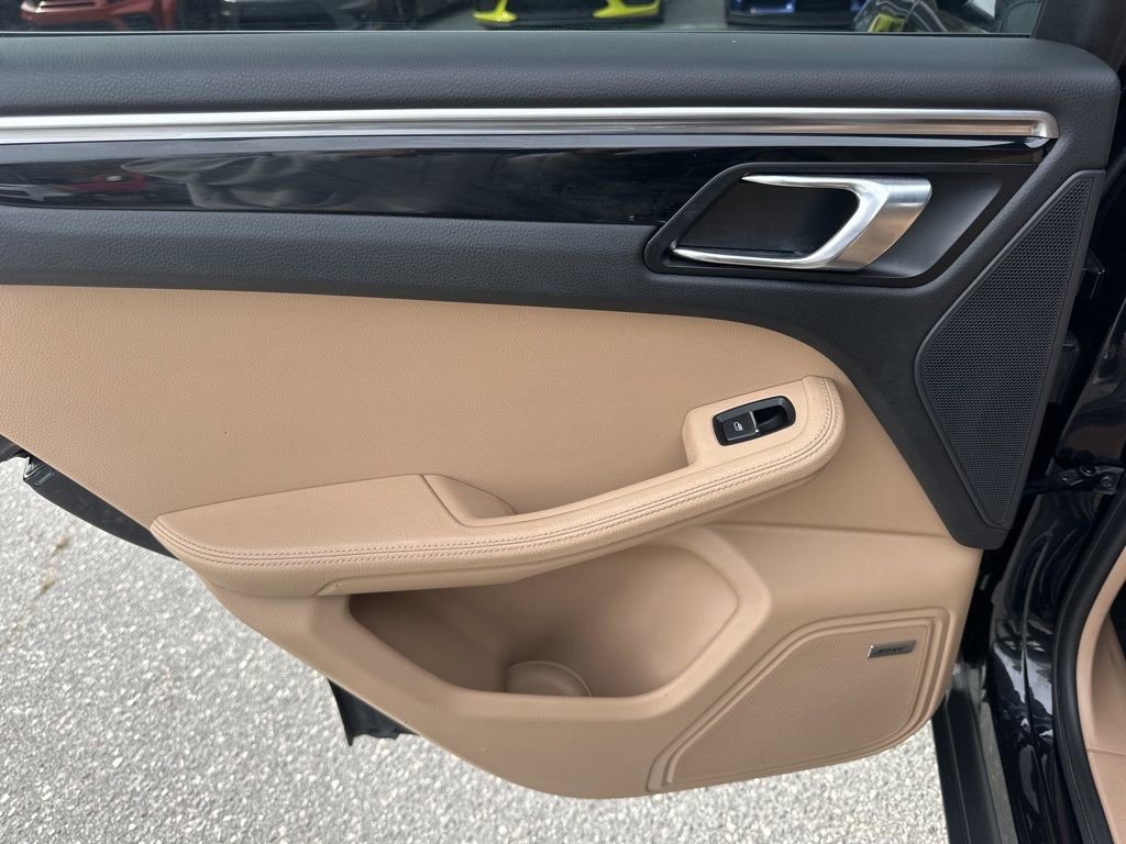 Used 2022 Porsche Macan image 30