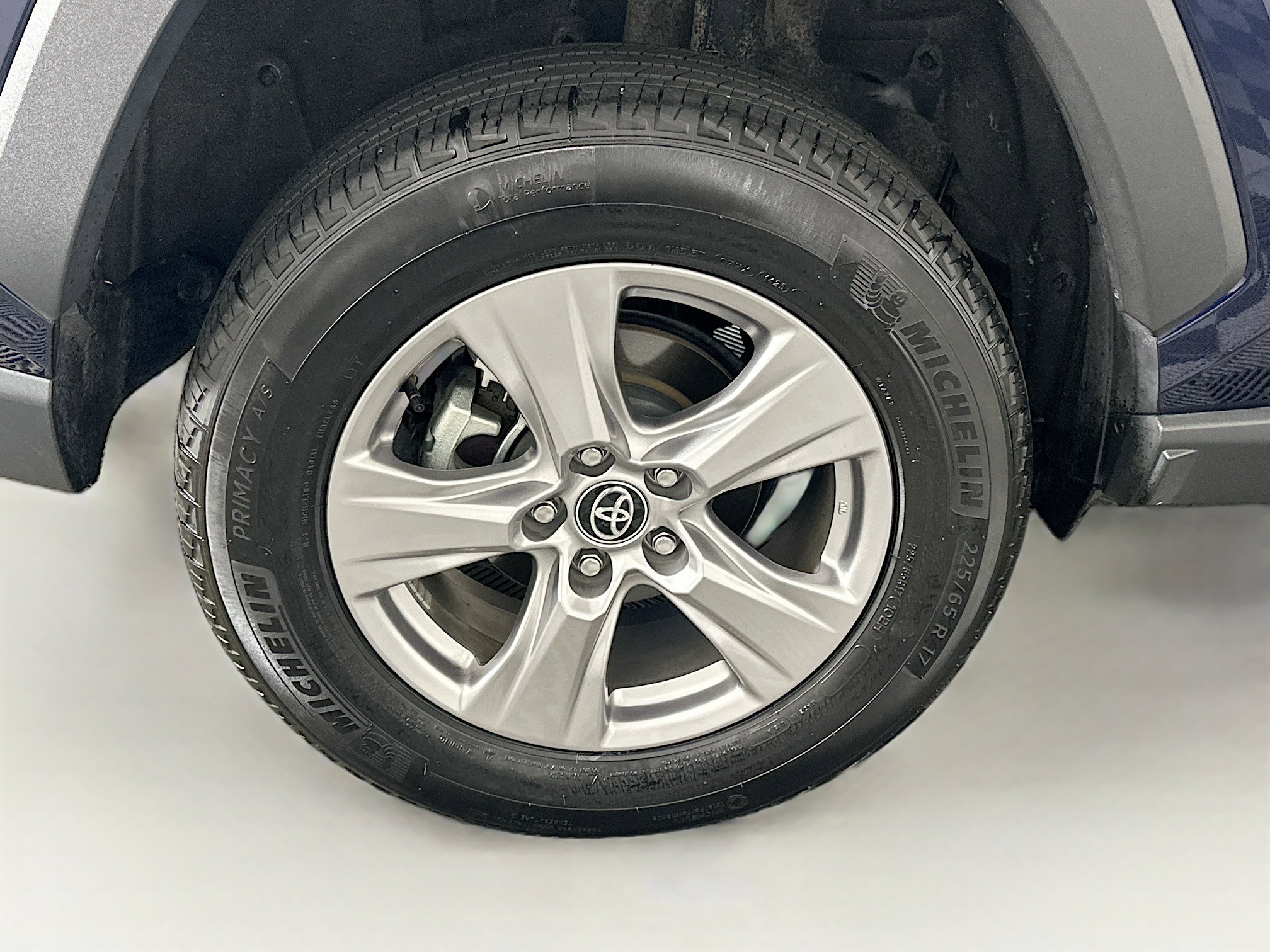 Used 2025 Toyota RAV4 XLE FWD image 11