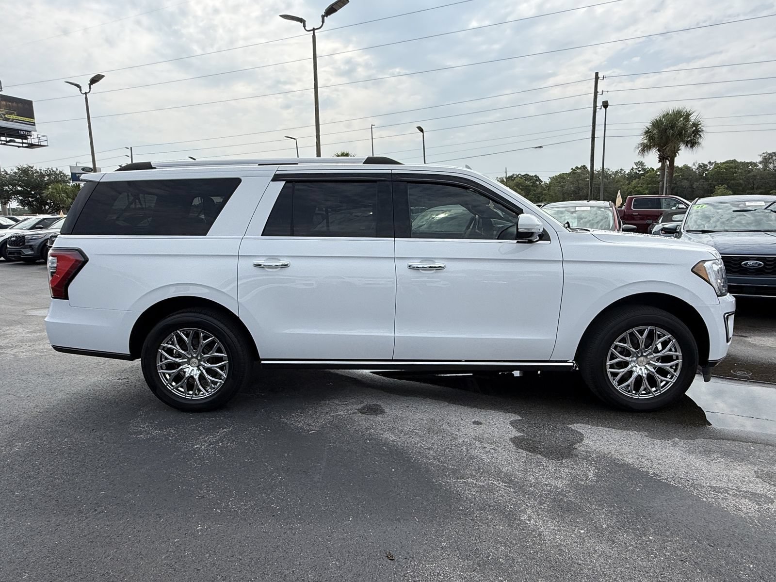Used 2021 Ford Expedition Max Limited RWD image 3