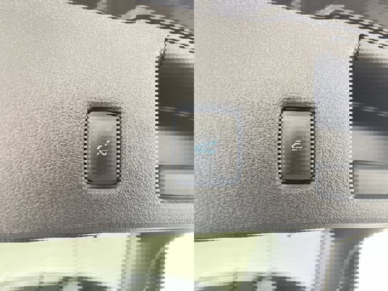 Certified 2022 Ford Escape Titanium w/ Class II Trailer Tow Package image 29