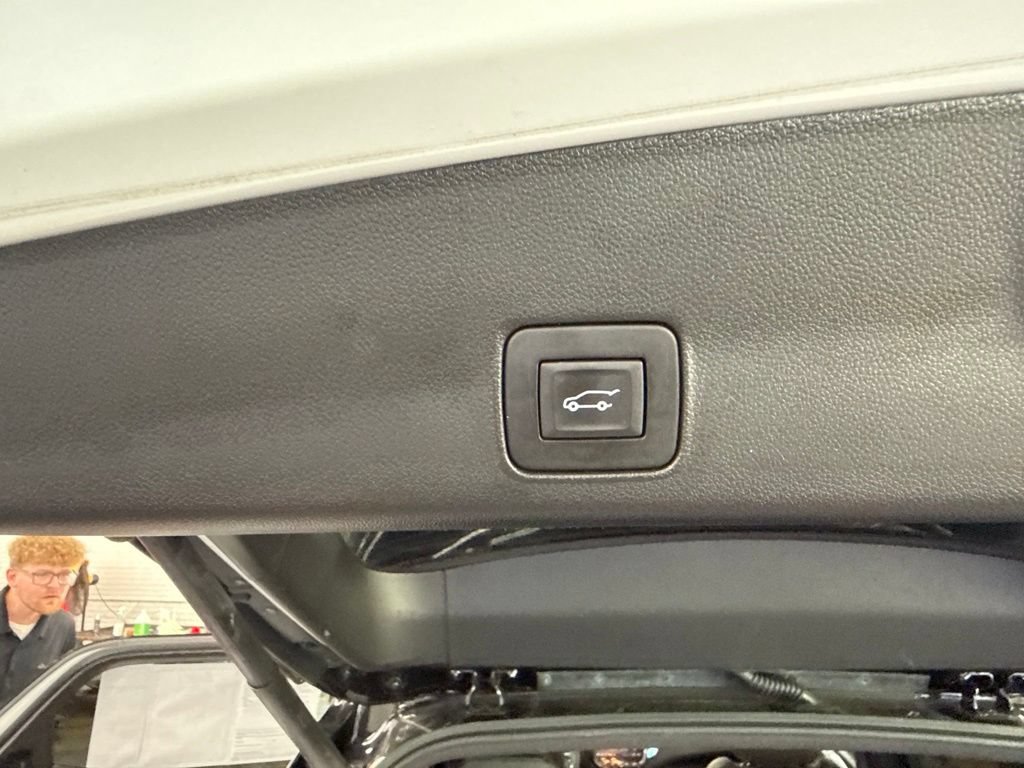 Used 2023 Chevrolet TrailBlazer RS w/ Sun and Liftgate Package AWD/4WD image 14