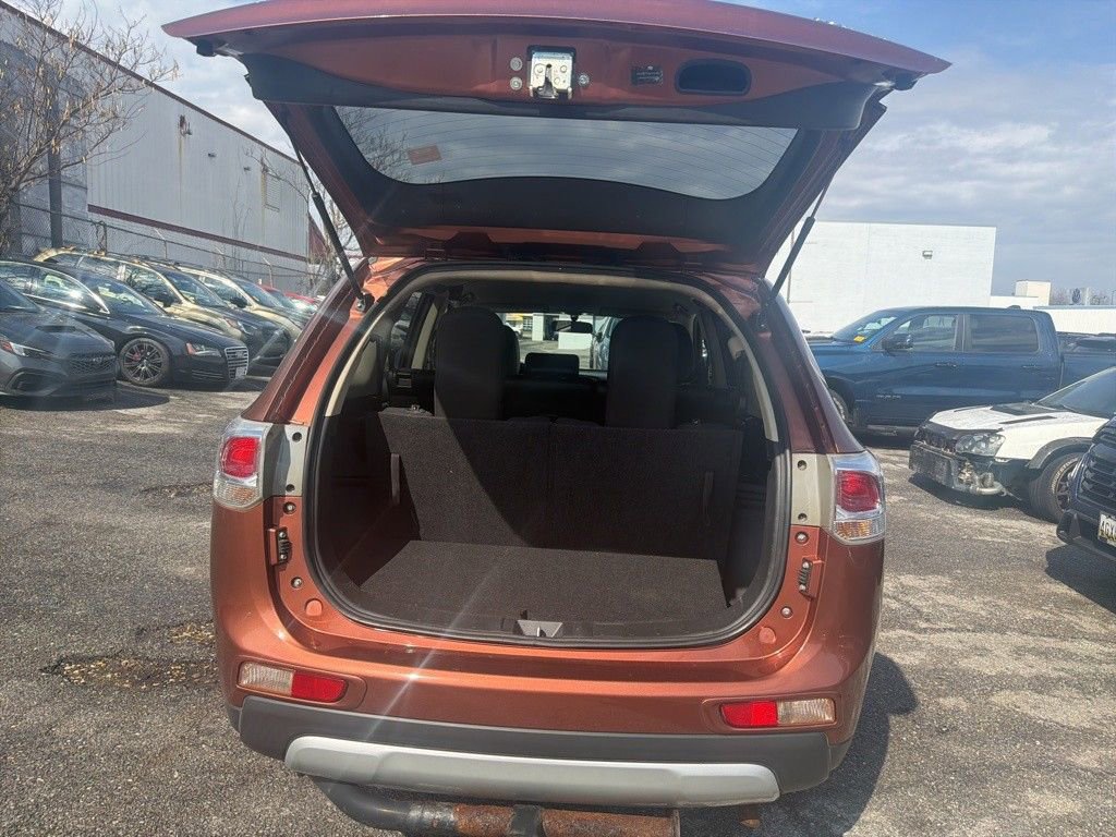 Used 2015 Mitsubishi Outlander SE image 5