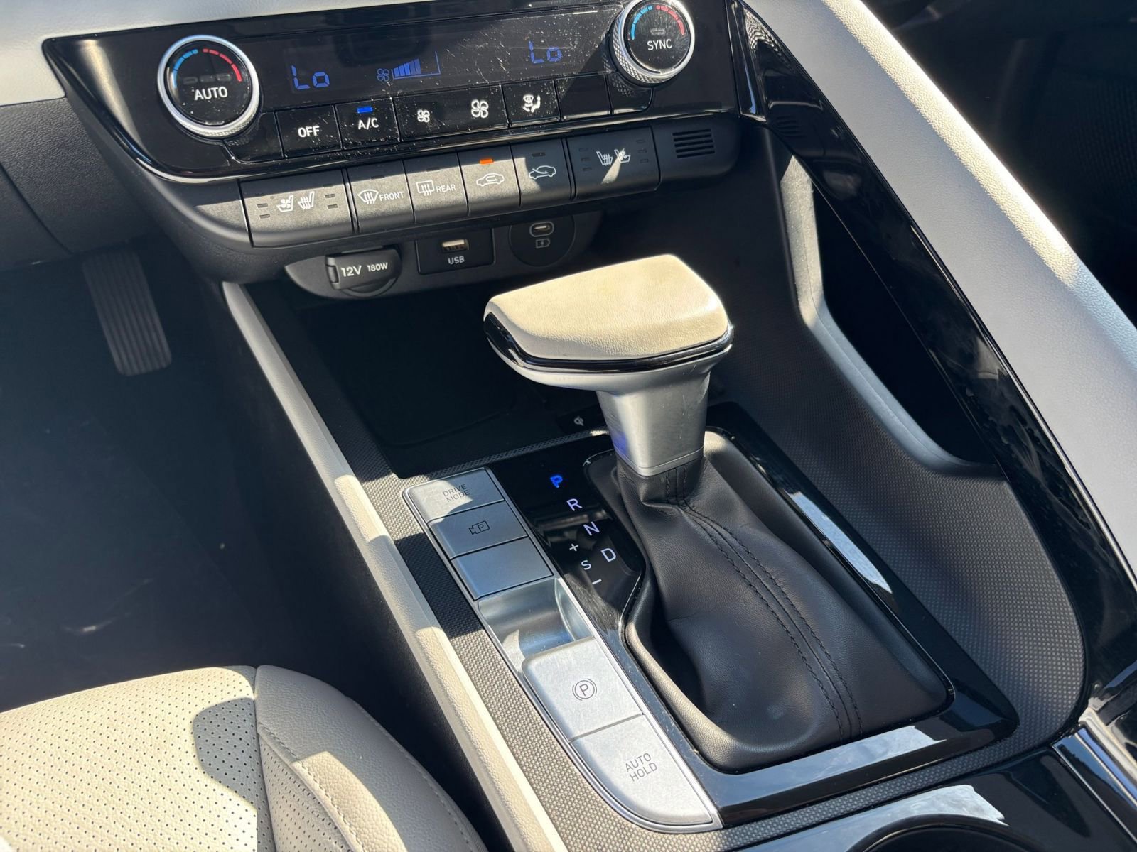 Used 2025 Hyundai Elantra Limited image 41