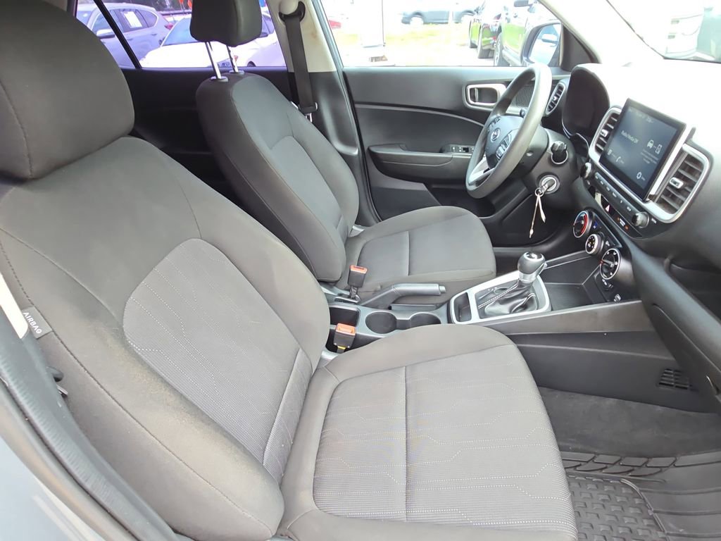 Used 2021 Hyundai Venue SE FWD image 10