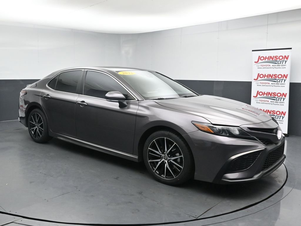 Used 2022 Toyota Camry SE FWD image 2