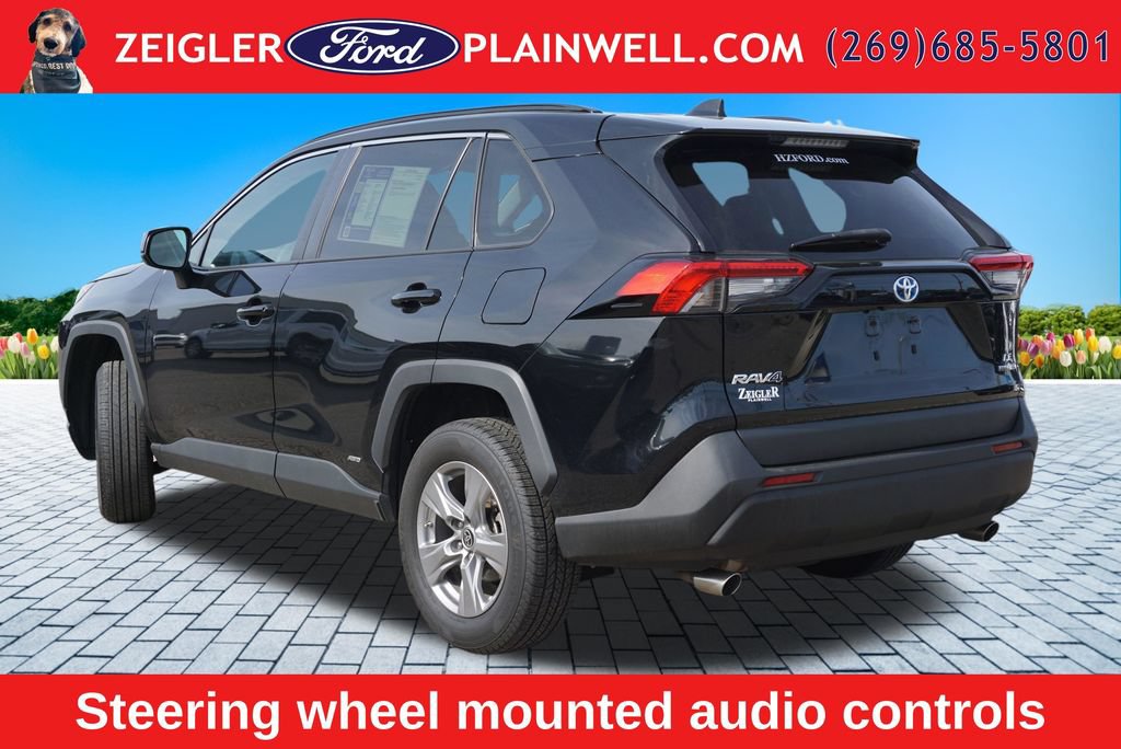 Used 2022 Toyota RAV4 LE AWD/4WD image 3