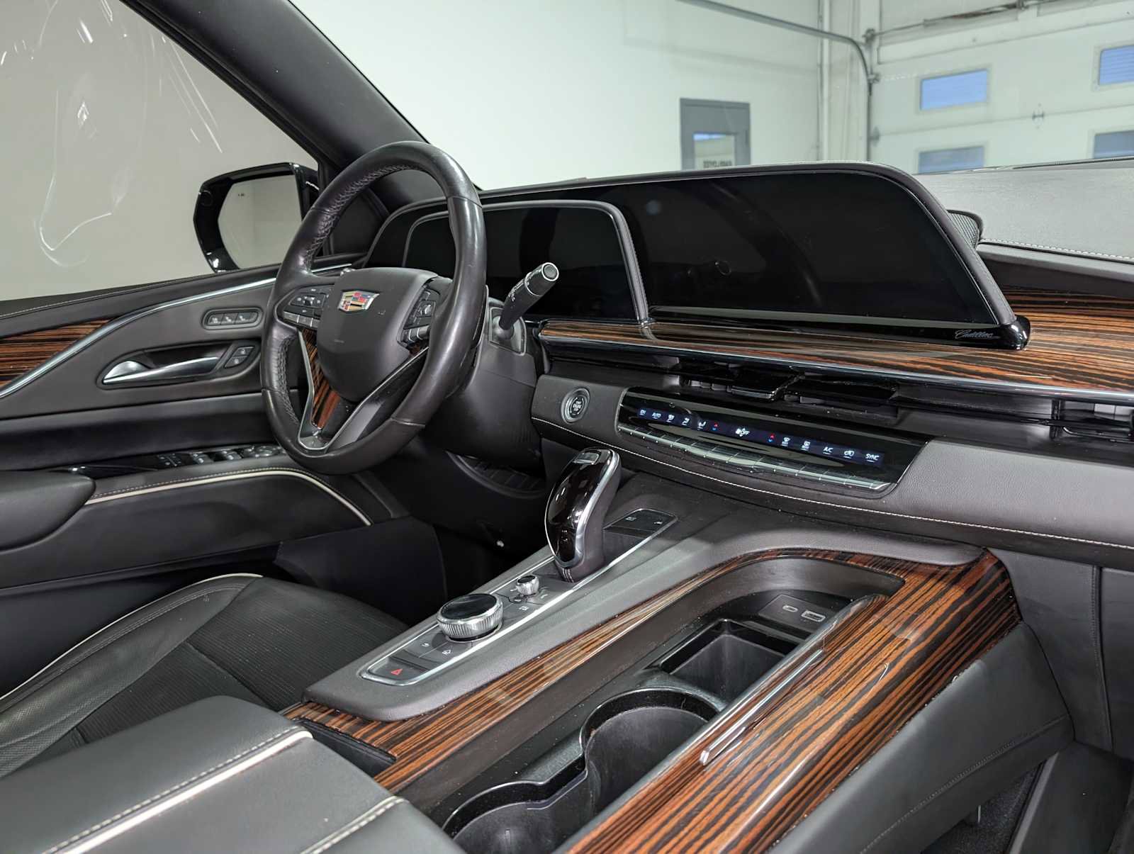 Used 2021 Cadillac Escalade Premium Luxury image 48