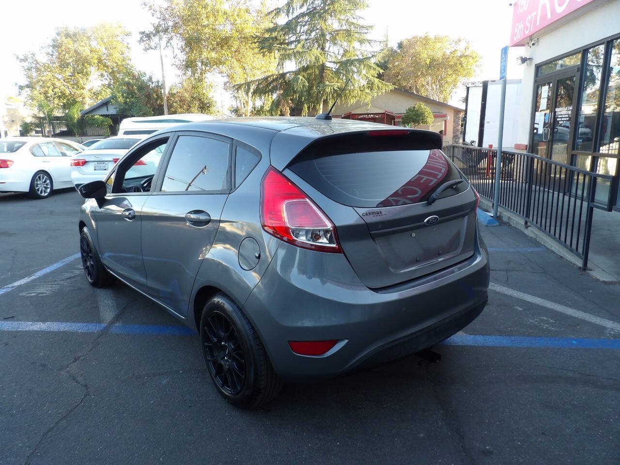 Used 2014 Ford Fiesta SE FWD image 4