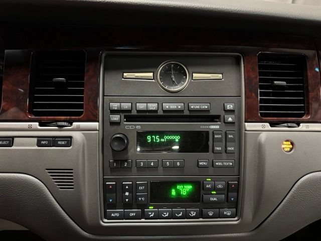 Used 2006 Lincoln Town Car Designer Series RWD image 18