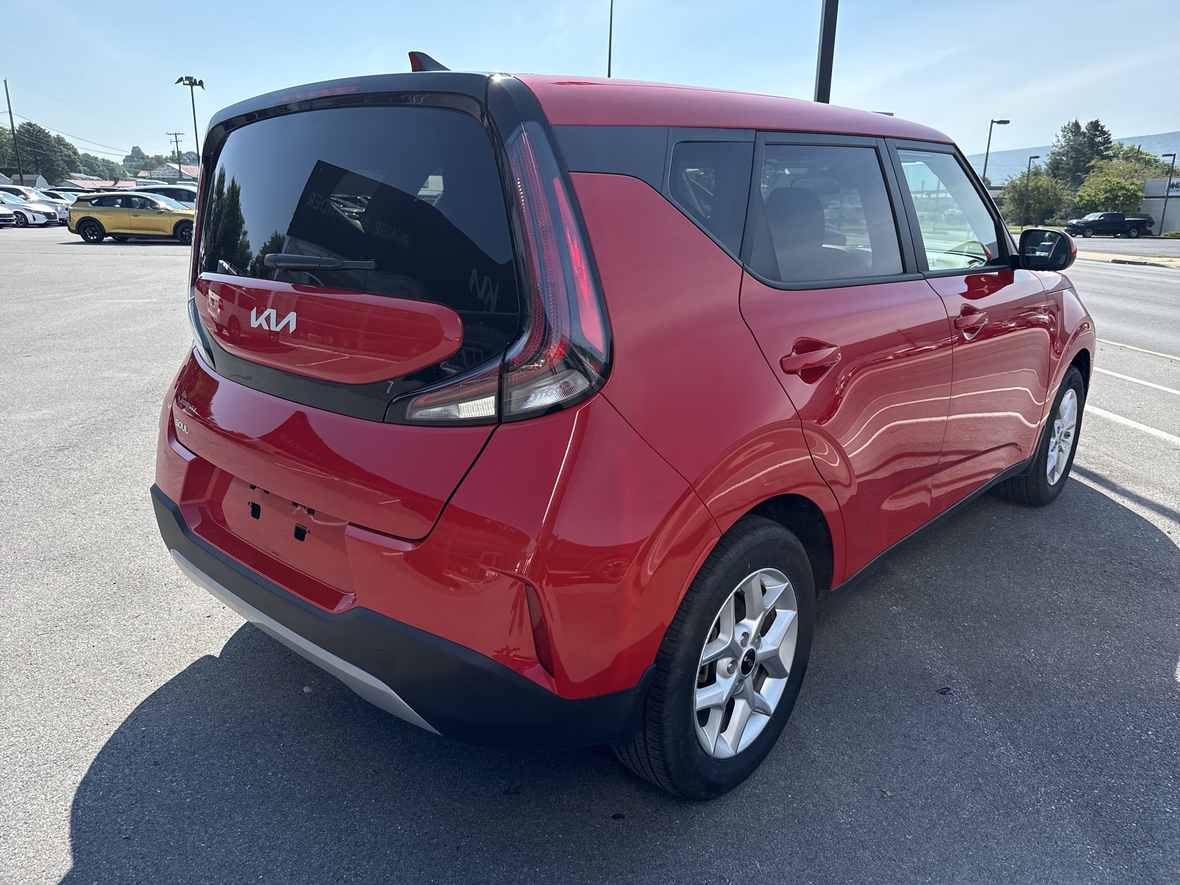 Certified 2025 Kia Soul LX w/ LX Technology Package FWD video 3
