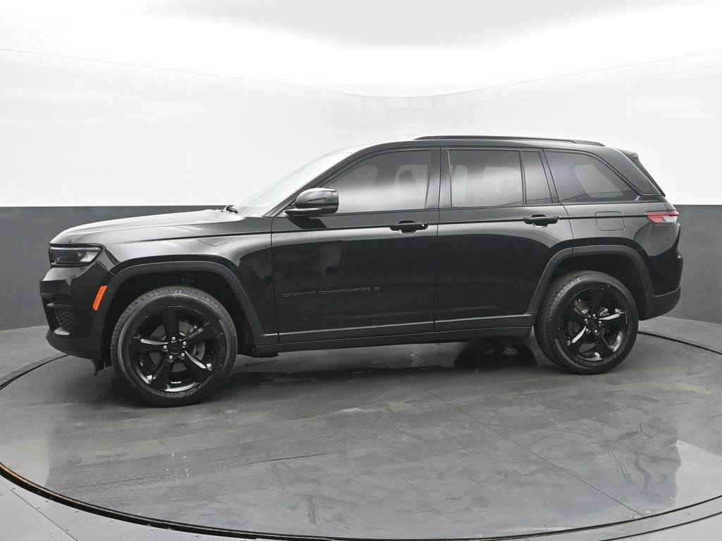 Used 2023 Jeep Grand Cherokee Altitude AWD/4WD image 2