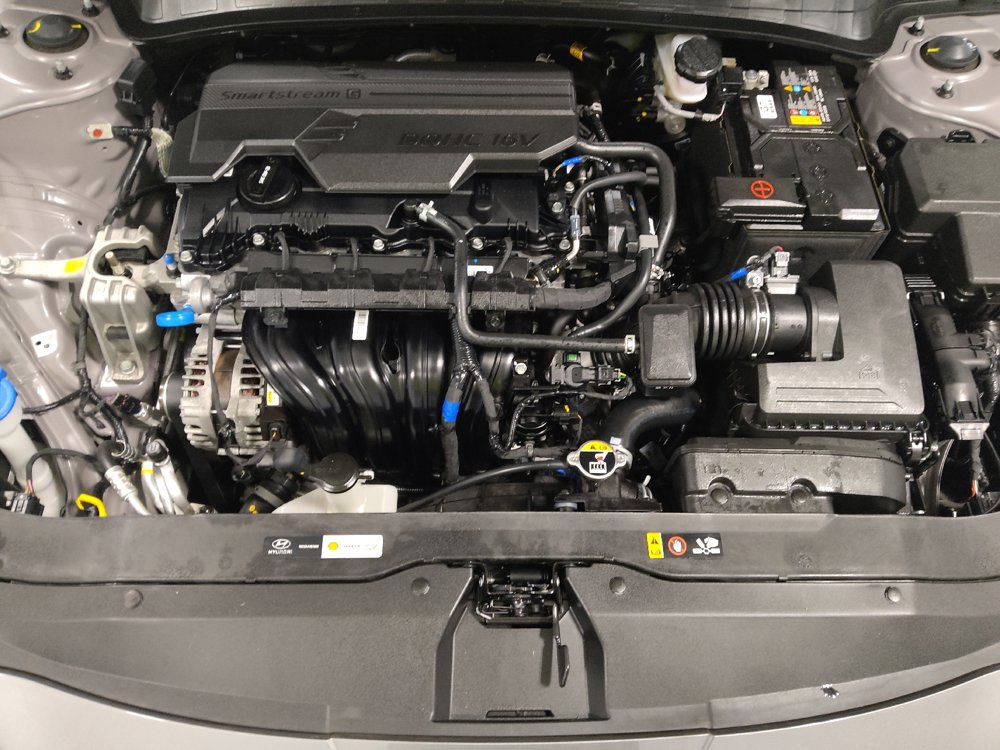 Used 2025 Hyundai Elantra SE FWD image 30