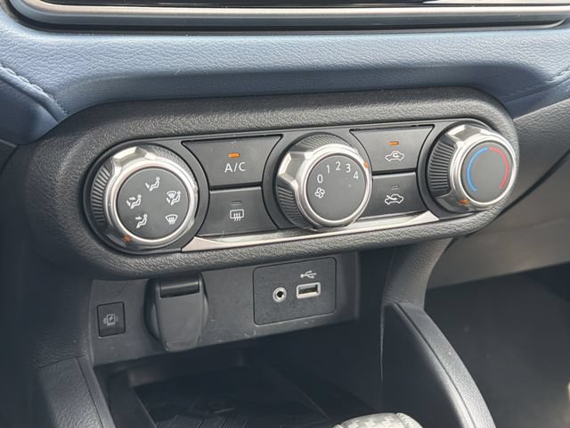 Used 2025 Nissan Versa SV FWD image 19