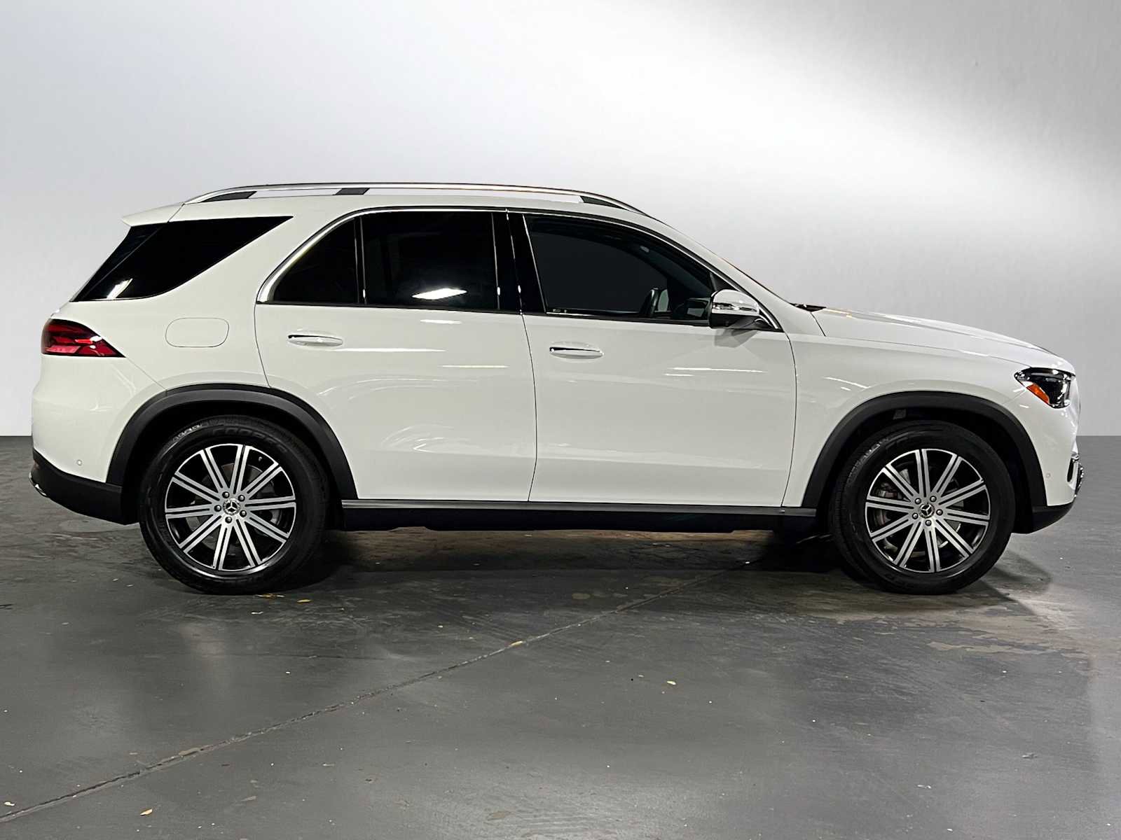 Used 2025 Mercedes-Benz GLE 450 4MATIC image 3