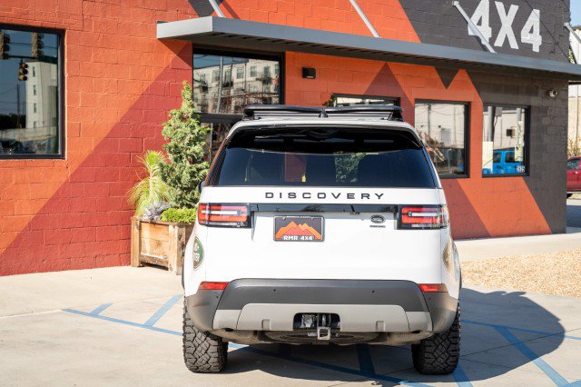 Used 2020 Land Rover Discovery HSE image 4