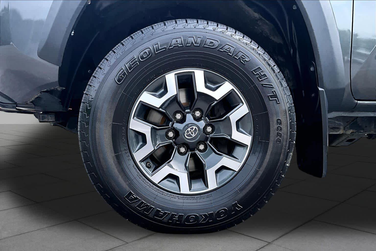 Used 2019 Toyota Tacoma TRD Off-Road AWD/4WD image 10