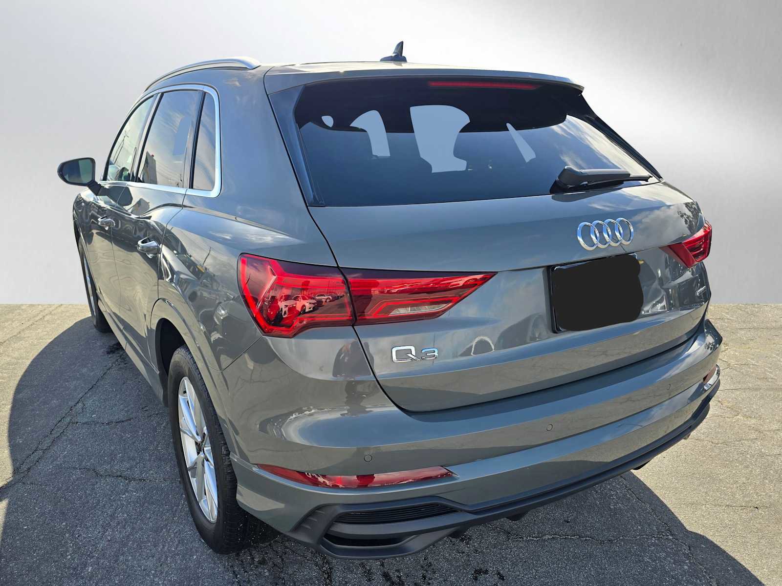 Used 2023 Audi Q3 2.0T Premium Plus w/ Premium Plus Package image 5