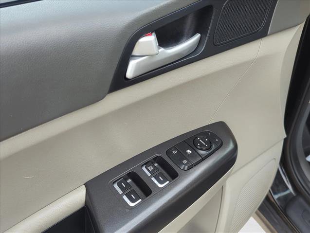 Used 2017 Kia Sportage LX w/ LX Popular Package image 8