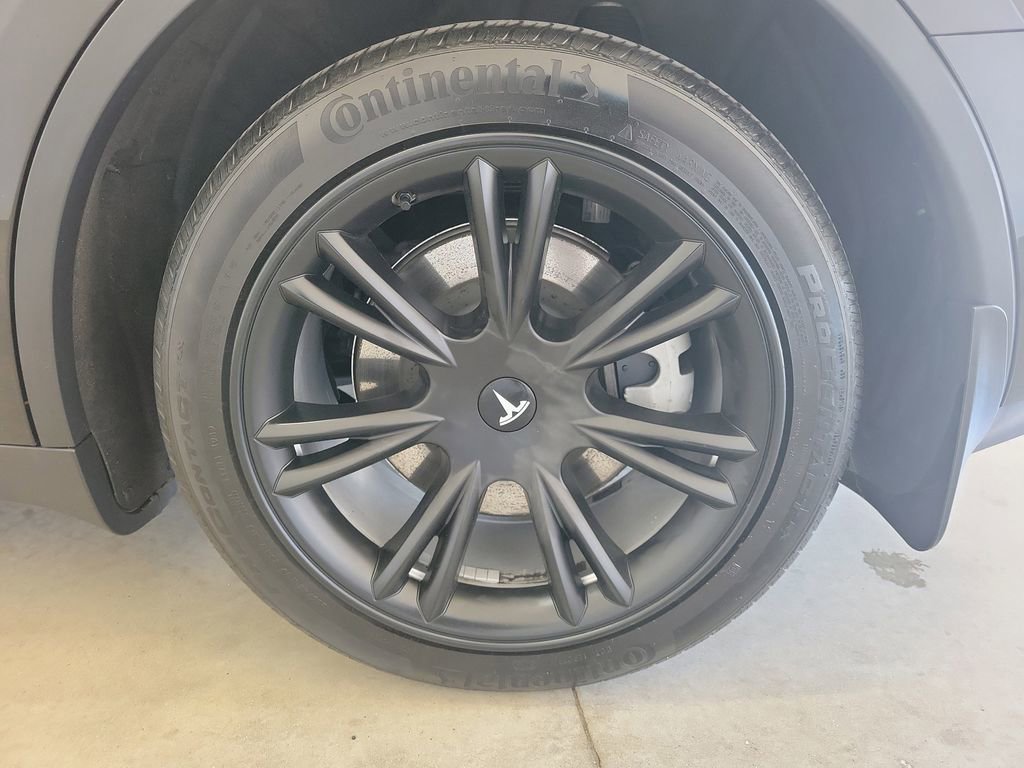 Used 2021 Tesla Model Y Long Range image 12