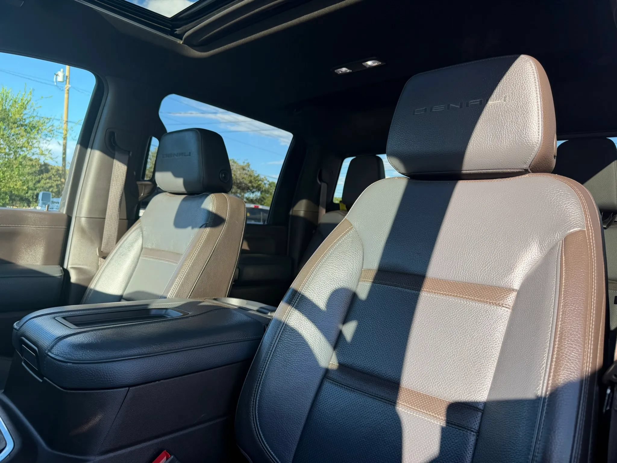 Used 2022 GMC Sierra 2500 Denali w/ Denali Ultimate Package AWD/4WD image 16