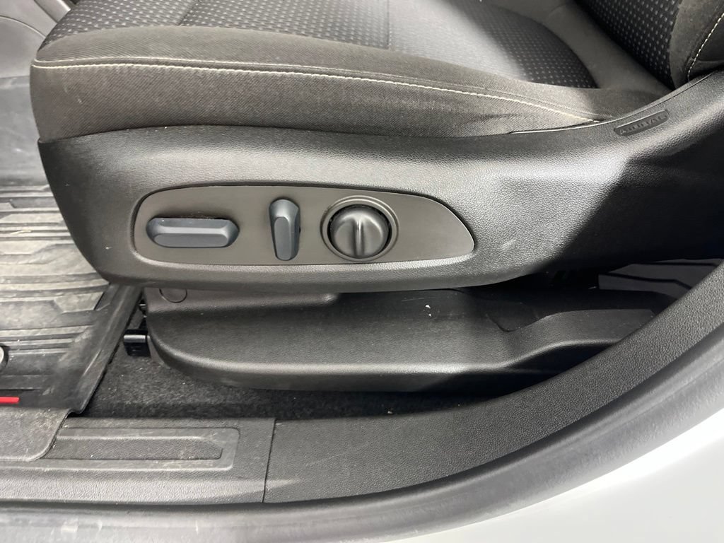 Certified 2022 GMC Acadia SLE w/ Driver Convenience Package FWD image 25