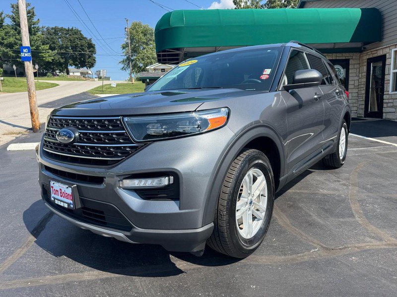 Used 2024 Ford Explorer XLT w/ Equipment Group 202A AWD/4WD image 3