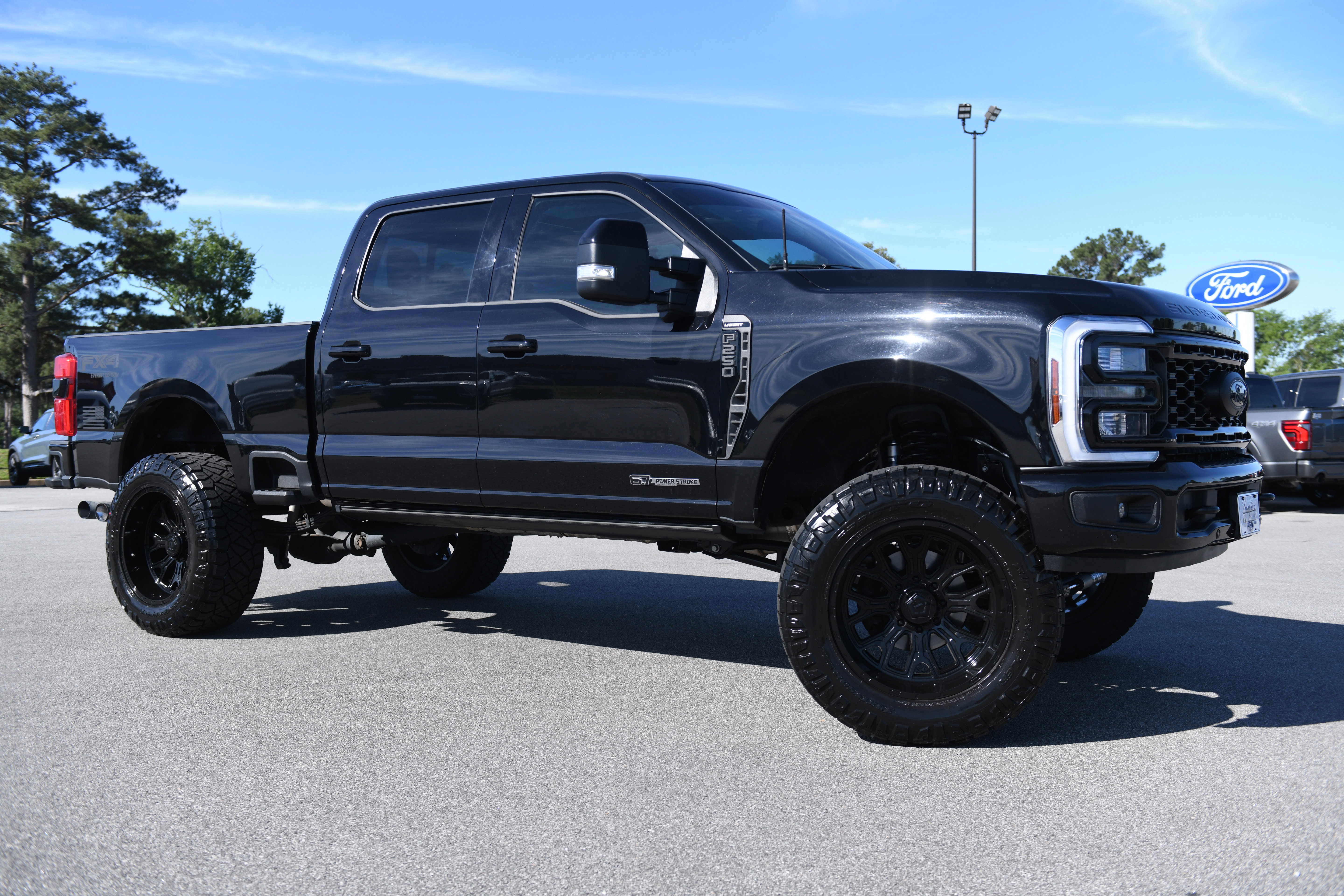 Used 2024 Ford F250 Lariat w/ Lariat Ultimate Package AWD/4WD image 1
