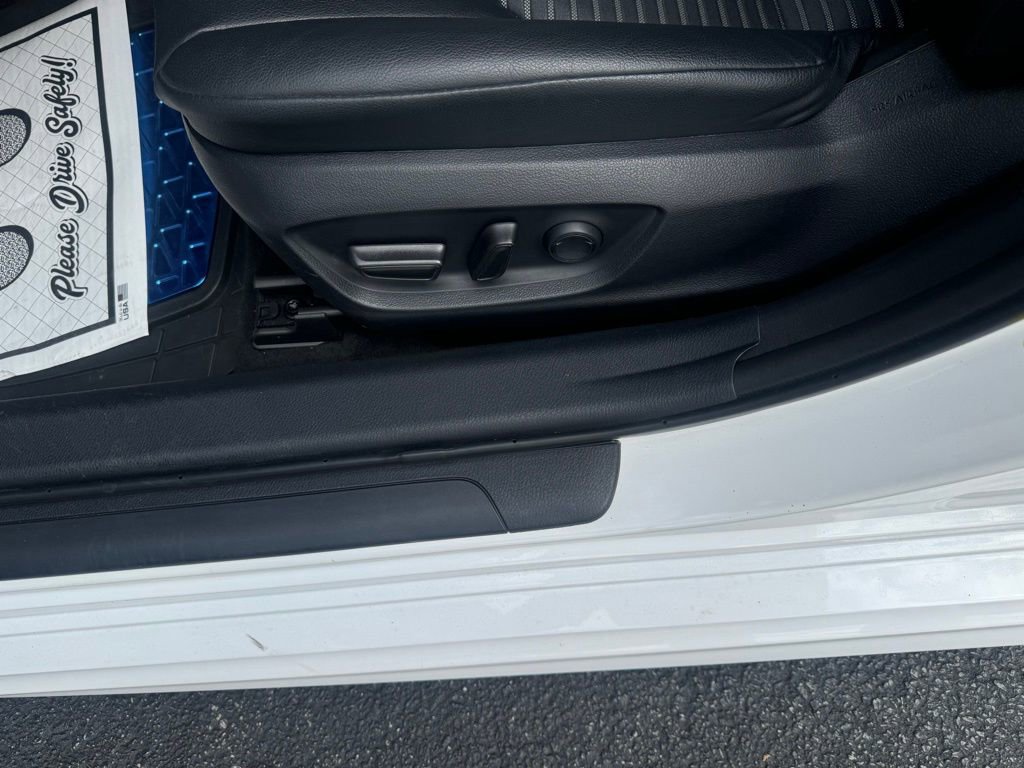 Used 2023 Toyota Camry SE image 13