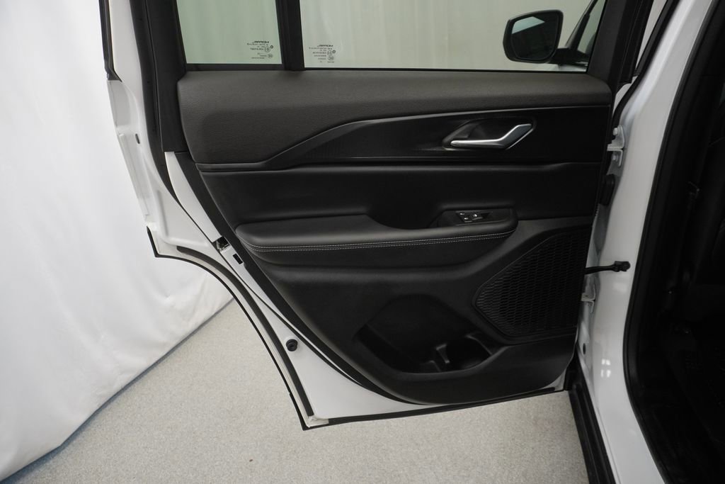 Used 2025 Jeep Grand Cherokee Laredo X AWD/4WD image 41