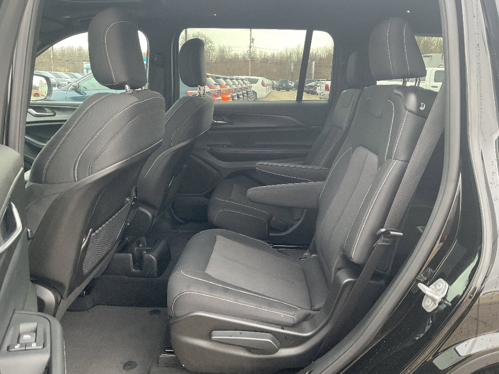 Used 2024 Jeep Grand Cherokee L Laredo w/ Luxury Tech Group I image 9