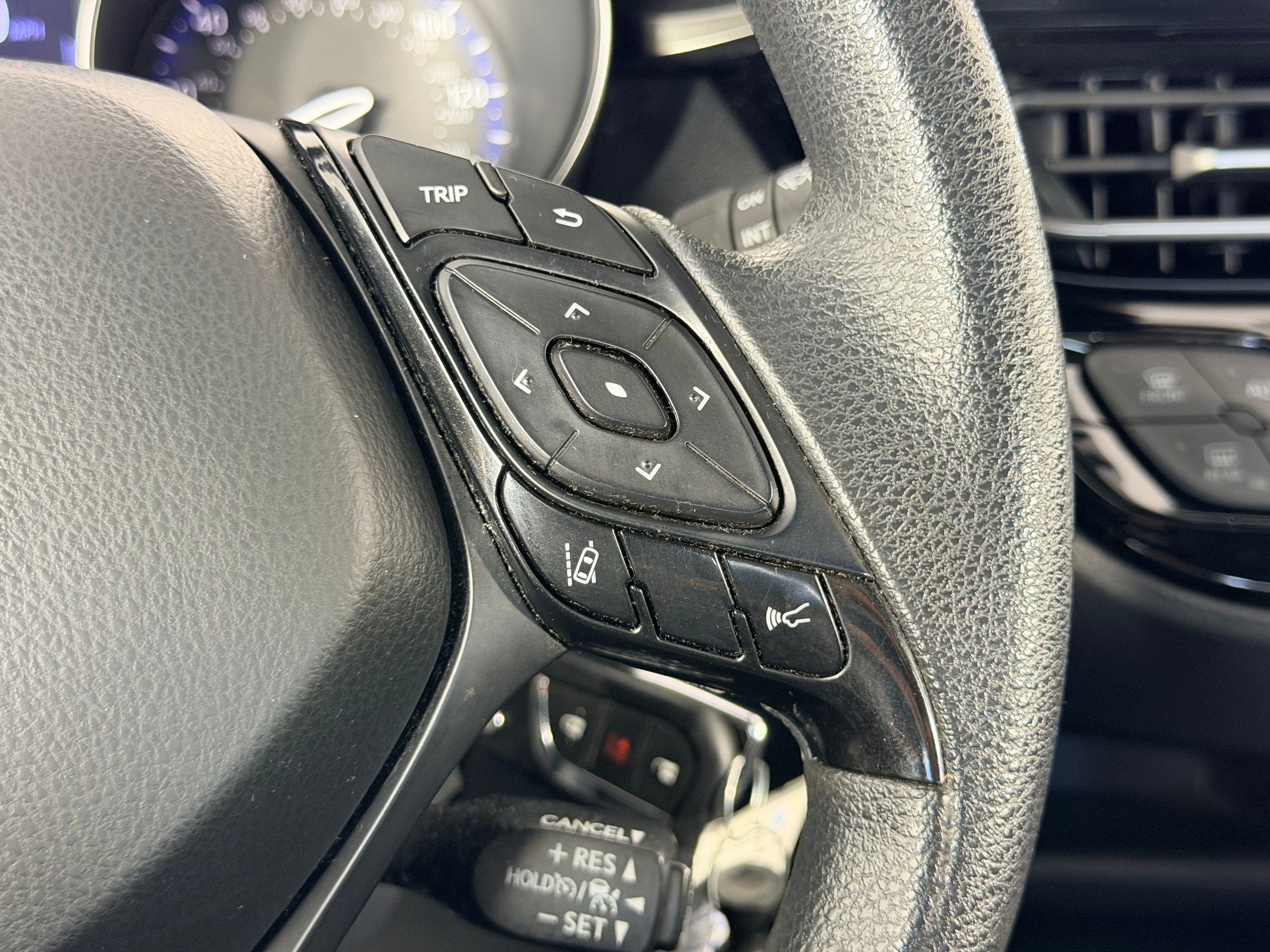 Used 2019 Toyota C-HR LE FWD image 15