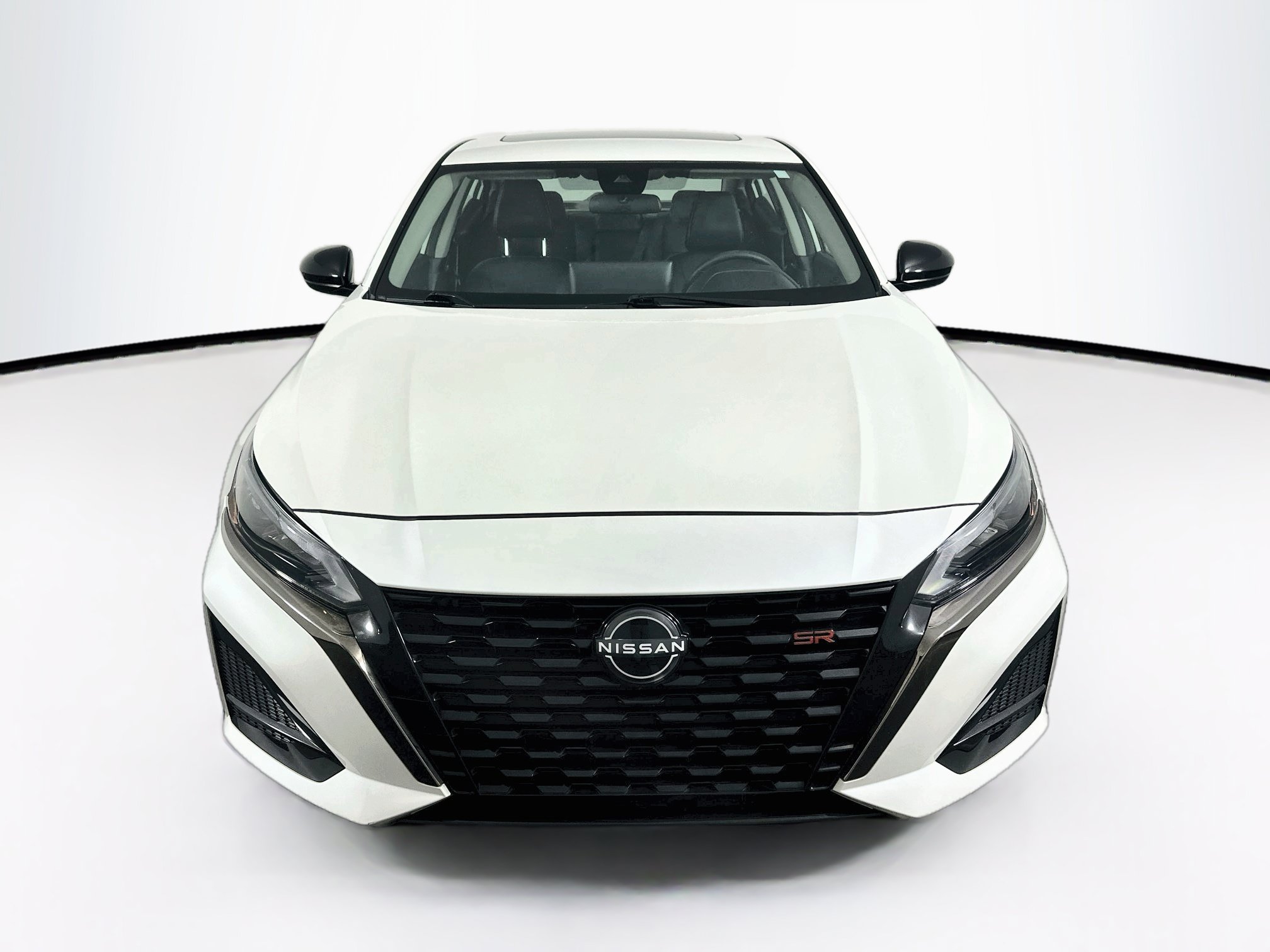 Used 2023 Nissan Altima 2.5 SR w/ SR Premium Package FWD image 2